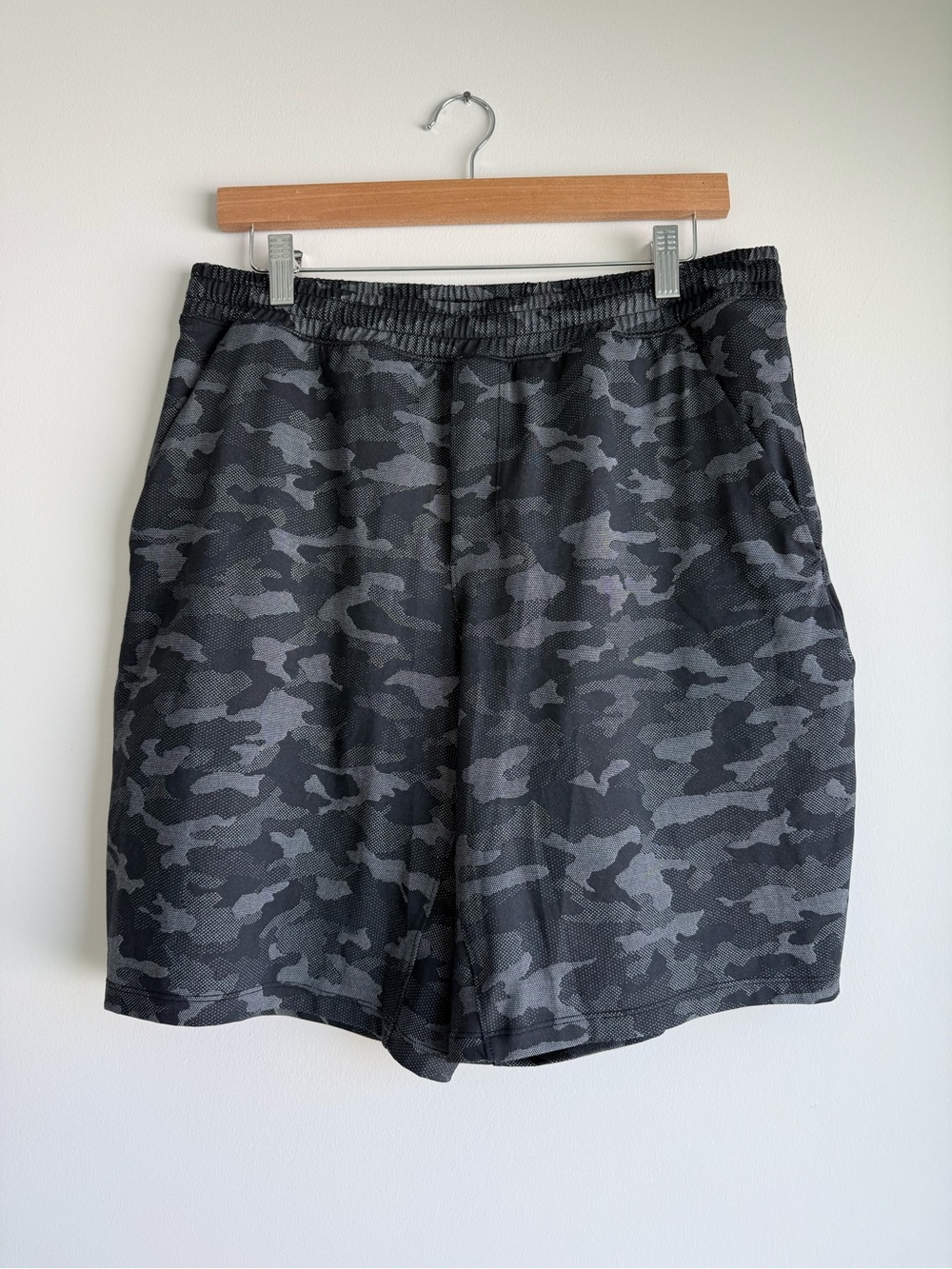 Lululemon Pace Breaker Lined Shorts 9” Camo Men’s Large